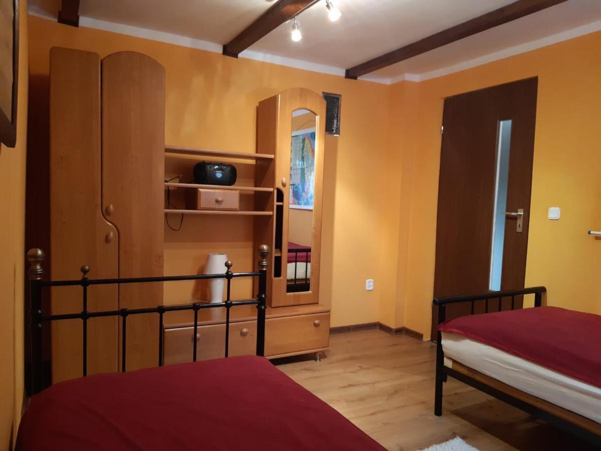 Appartement P-4 à Retowo  Extérieur photo